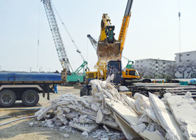 解体した発生材の積込